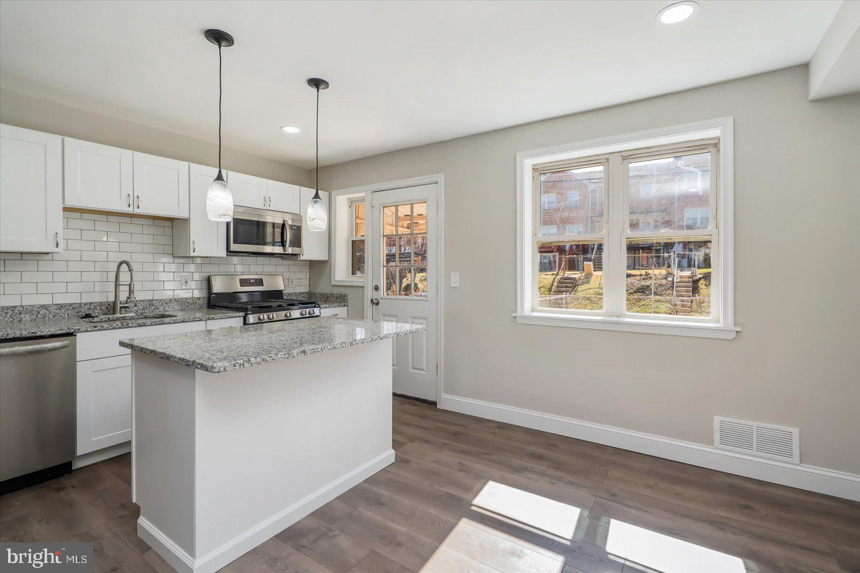 5433 Channing Road Baltimore, MD 21229 - Photo 6 of 26