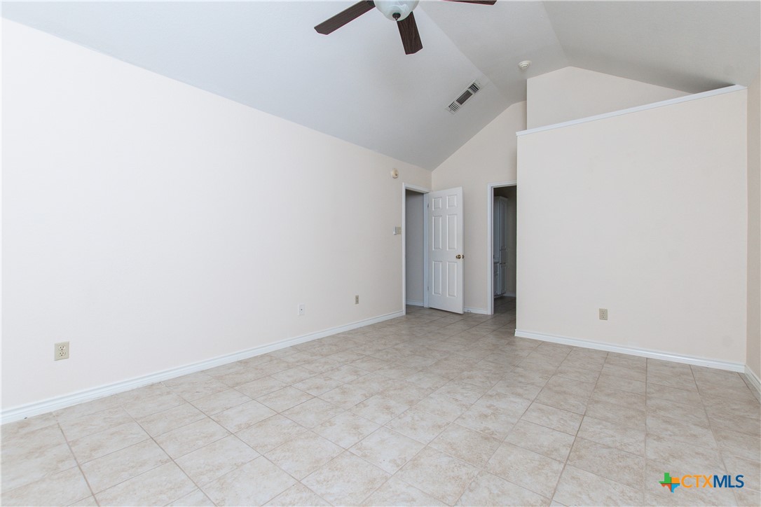 4713 Stagecoach Trail Temple, TX 76502 - Photo 13 of 23 an empty room with ceiling fan and window
