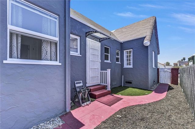 a view of an outdoor space