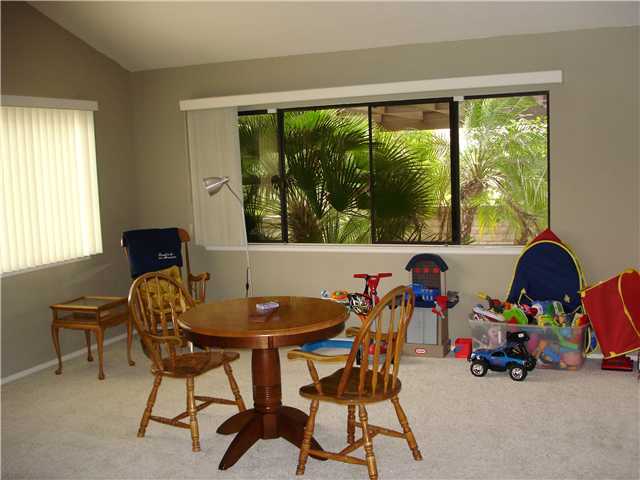 31133 Old River Road Bonsall, CA 92003 - Photo 7 of 18 Vaulted Ceilings, Trac lighting, vertical blinds, Views to Patio, New Carpet.