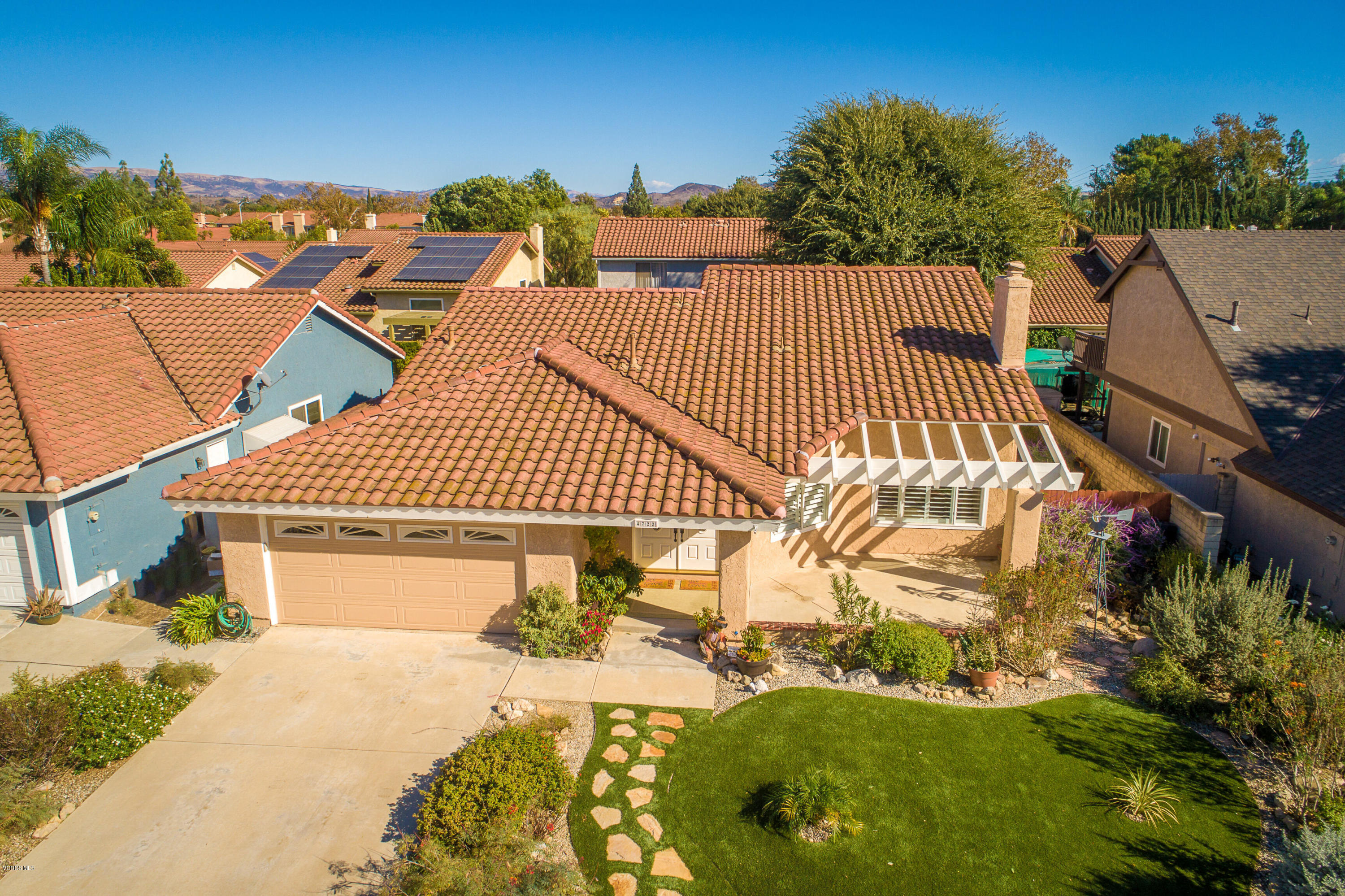4722 Avedon Road Moorpark, CA 93021 - Photo 4 of 38 a view of a swimming pool with a garden