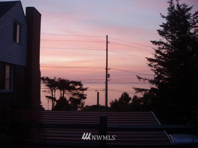 1476 West Beach Road Oak Harbor, WA 98277 - Photo 4 of 24 Gallery Image 4