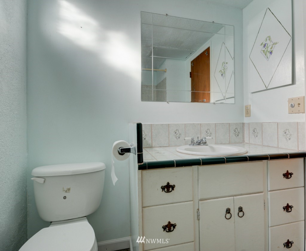 1476 West Beach Road Oak Harbor, WA 98277 - Photo 5 of 24 Gallery Image 5