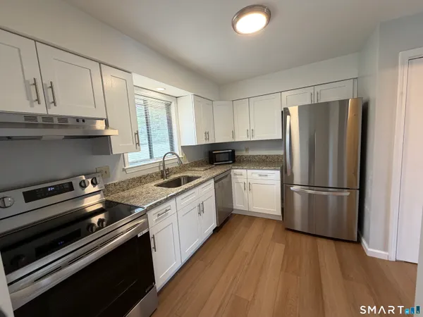 $314,900 | 7 Homestead Lane, Unit 7, Brookfield, CT 06804