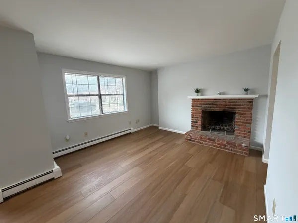 $314,900 | 7 Homestead Lane, Unit 7, Brookfield, CT 06804