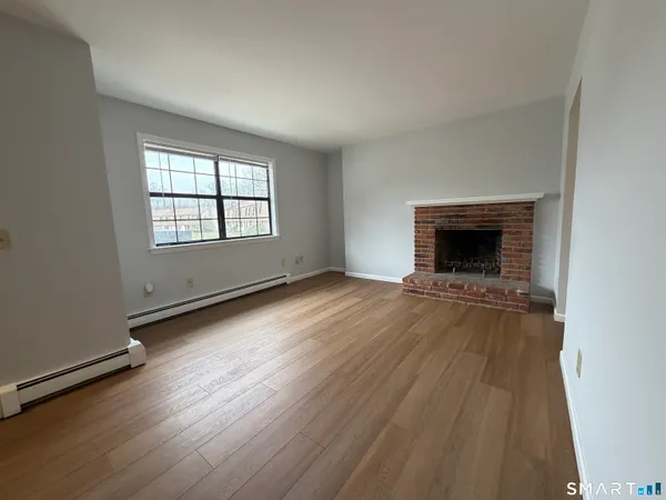 $314,900 | 7 Homestead Lane, Unit 7, Brookfield, CT 06804