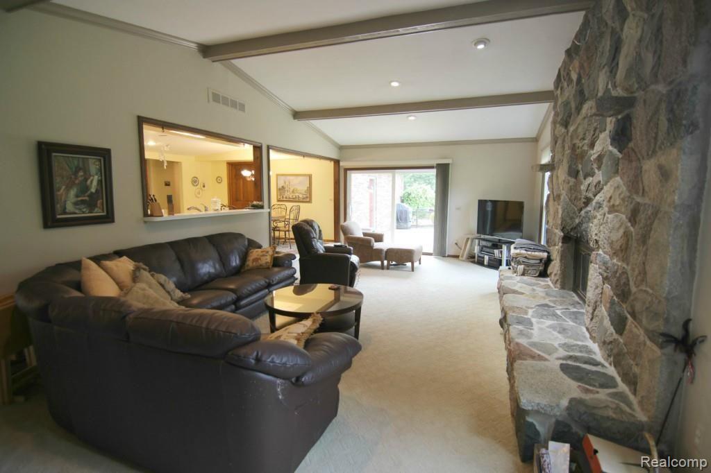 2836 Woodford Circle Rochester, MI 48306 - Photo 13 of 37 Woodford Cir Great Room 3.jpg