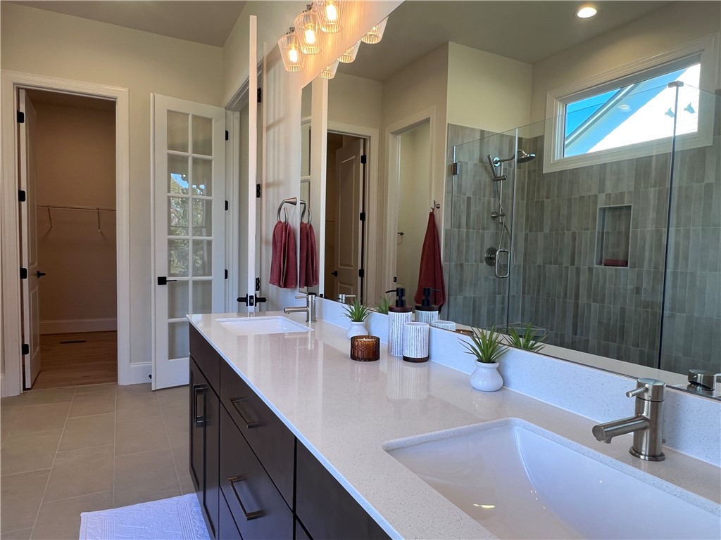 528 Rosedale Way Seneca, SC 29672 - Photo 14 of 29 Primary Bathroom