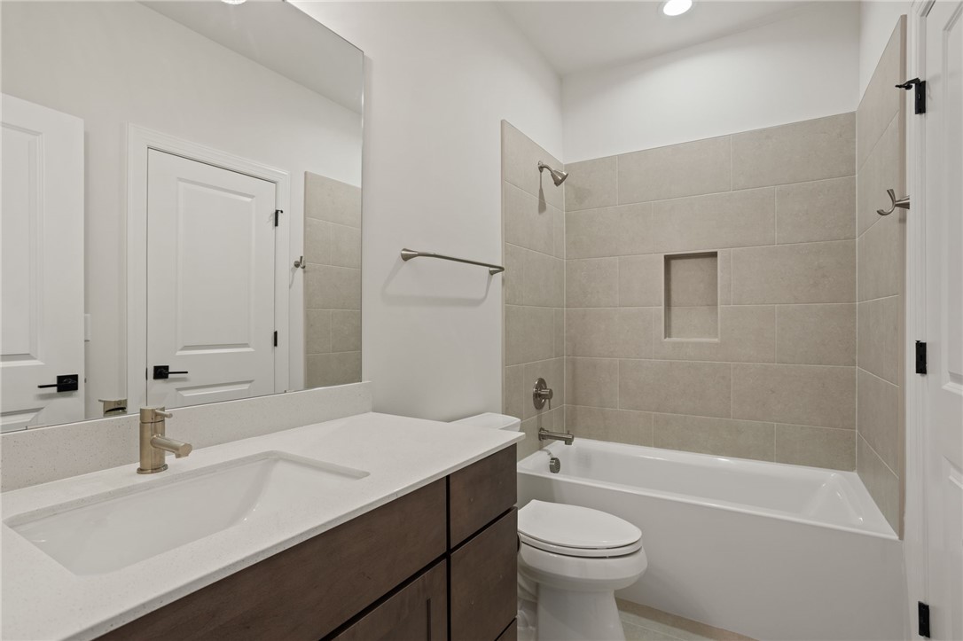 528 Rosedale Way Seneca, SC 29672 - Photo 19 of 29 Bathroom 2