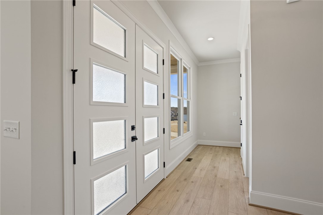 528 Rosedale Way Seneca, SC 29672 - Photo 3 of 29 Entryway