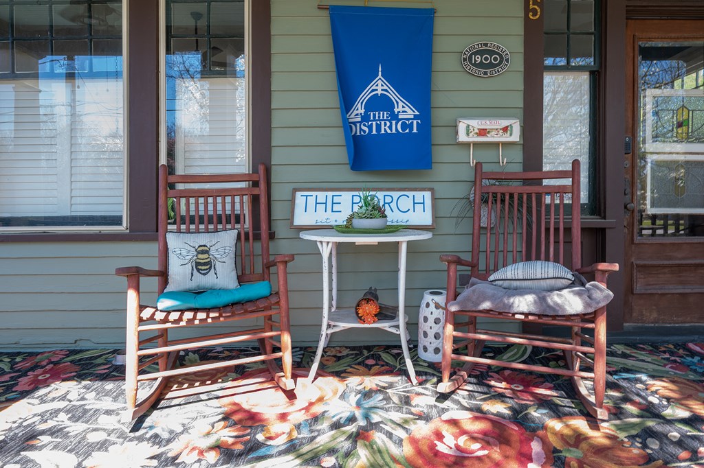 215 7th Street Columbus, GA 31901 - Photo 6 of 64 a table and chairs in front of a door