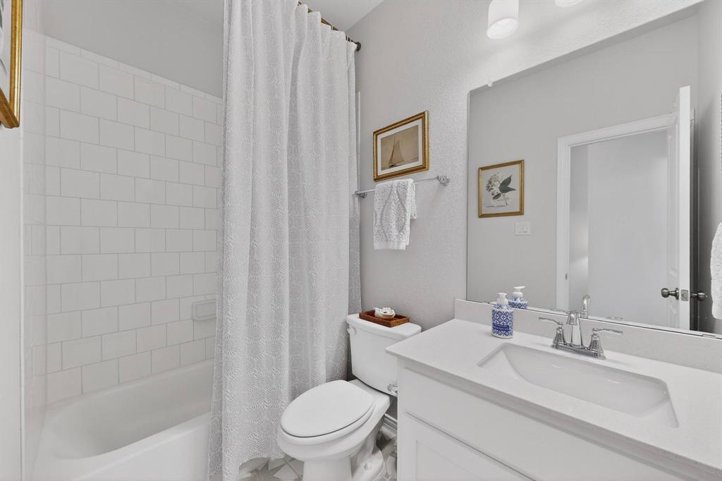 207 Buffalo Boulevard Rhome, TX 76078 - Photo 28 of 40 Guest bath/full hall bath.