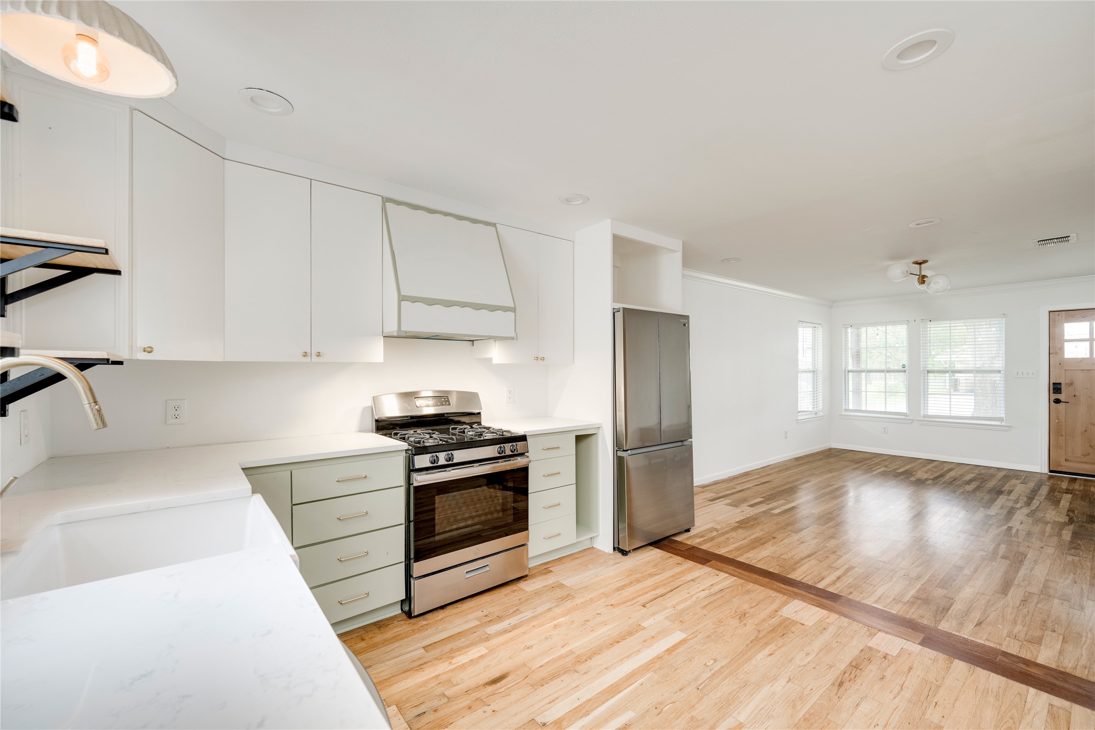 3301 Bengston Street Austin, TX 78702 - Photo 4 of 34