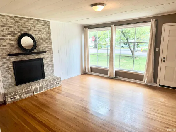 $2,400 | 700 Mial Street, Raleigh, NC 27608