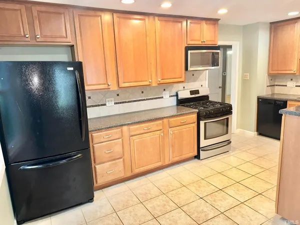 $2,400 | 700 Mial Street, Raleigh, NC 27608
