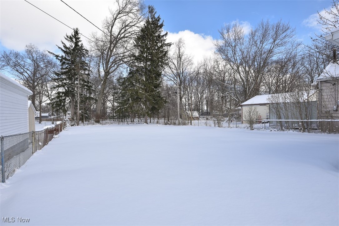 5004 Snow Road Cleveland, OH 44134 - Photo 5 of 39