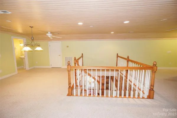 a view of empty room with window