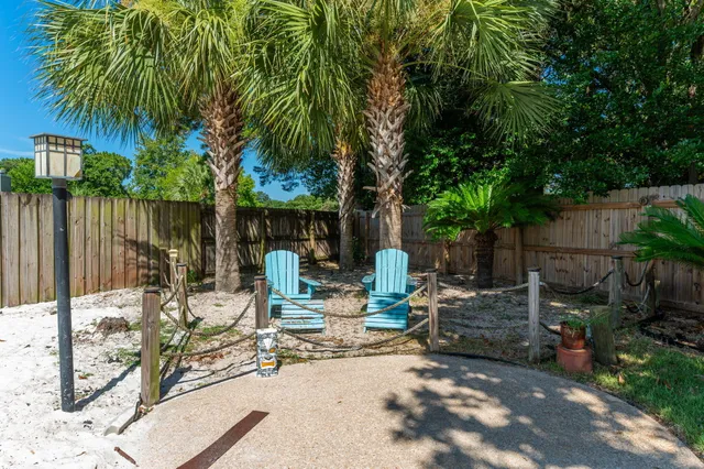 a view of entryway front of house