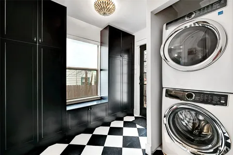 a view of a bedroom with washer and dryer