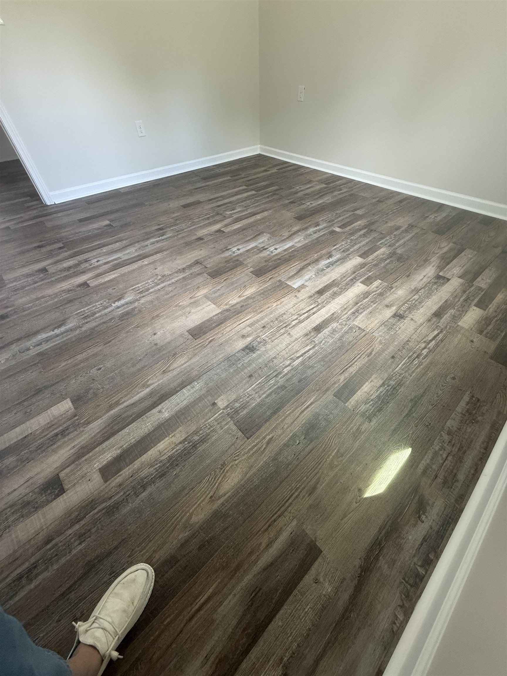 170 Leapwood Road Enville, TN 38332 - Photo 23 of 33 Wood-finish flooring throughout, featuring a multi-tone plank design