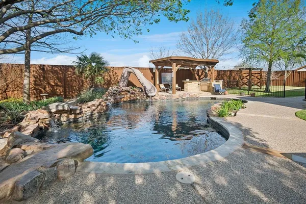 a view of a house with entertaining space