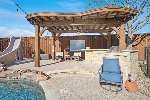 a view of a patio