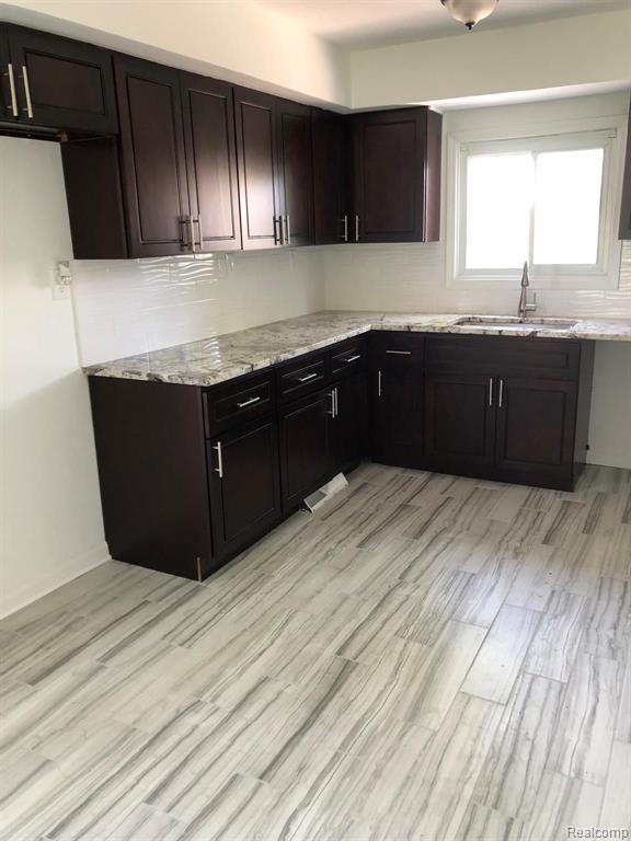 21648 Waltham Road Warren, MI 48089 - Photo 3 of 18