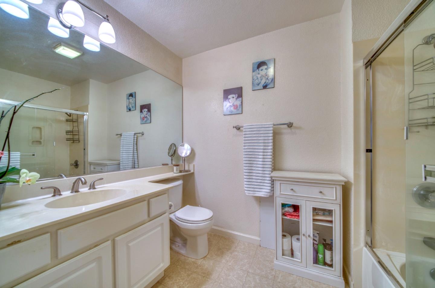 121 Skyline Drive San Ramon, CA 94583 - Photo 21 of 38 a spacious bathroom with a toilet sink and a mirror