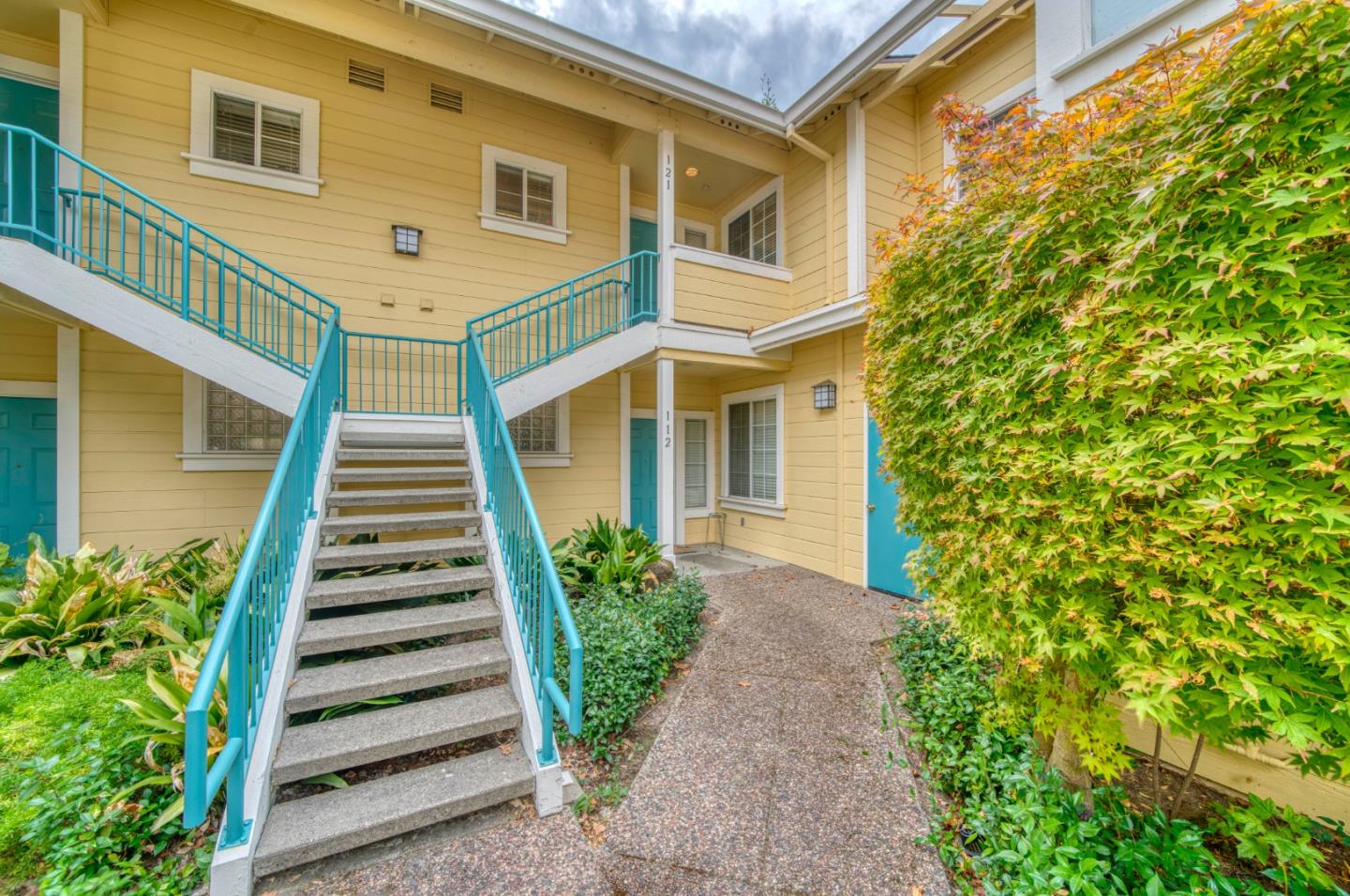 121 Skyline Drive San Ramon, CA 94583 - Photo 4 of 38 a front view of a house with a yard