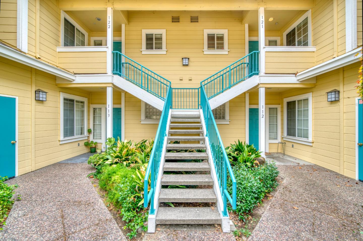 121 Skyline Drive San Ramon, CA 94583 - Photo 5 of 38 a front view of a house with a yard