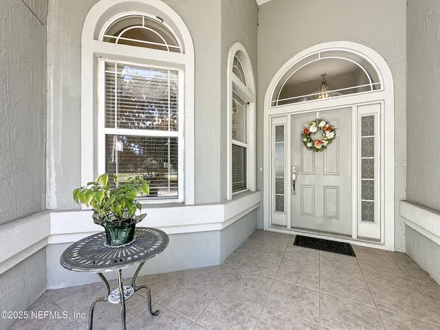 a view of a livingroom with wooden floor and entryway