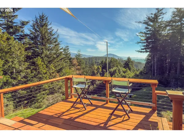 a view of an outdoor sitting area with furniture