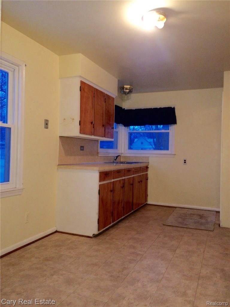 2065 Union Lake Road Commerce Township, MI 48382 - Photo 6 of 12 image.jpg