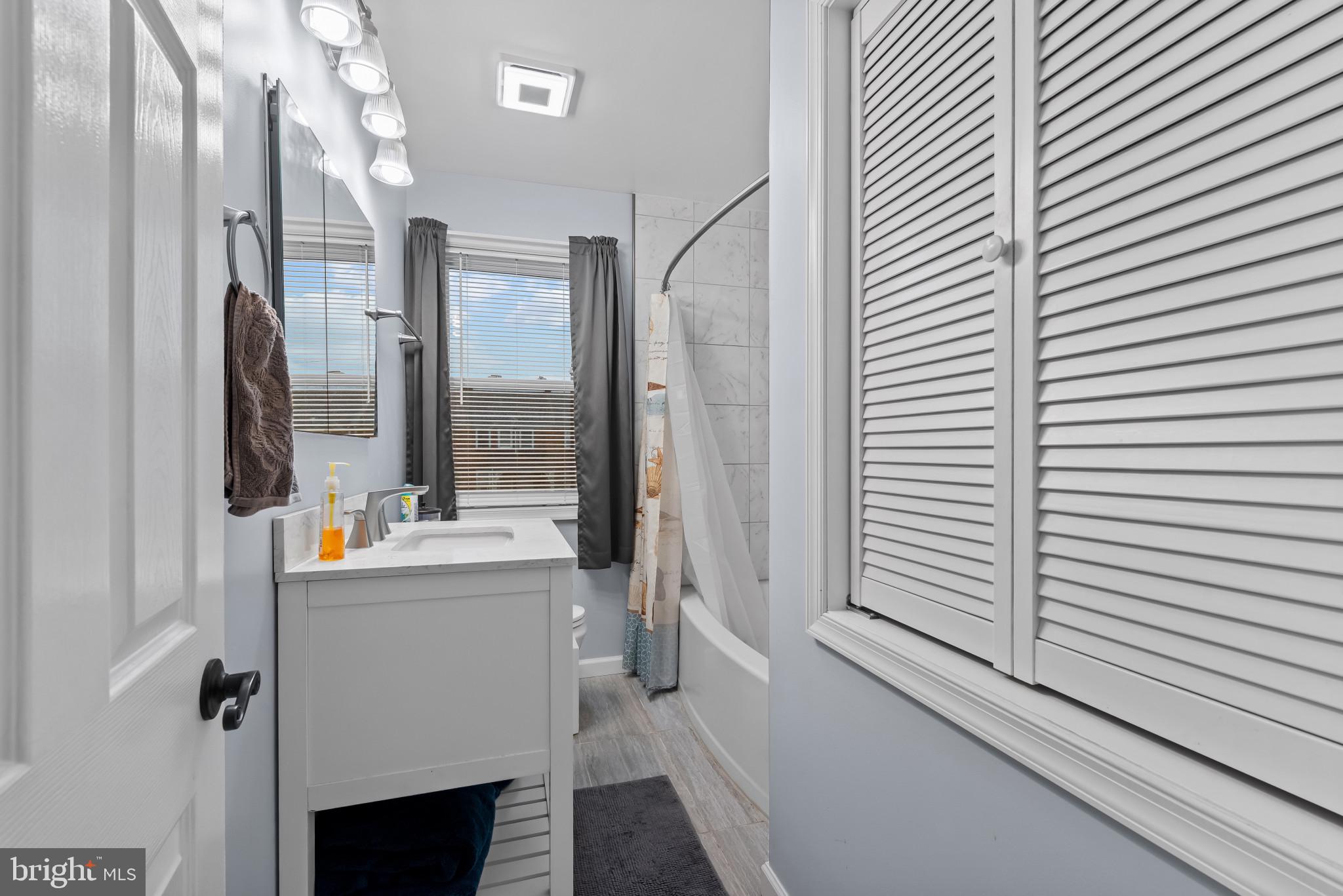 7304 Stratton Way Baltimore, MD 21224 - Photo 18 of 34 Full bathroom with shower / bath combination