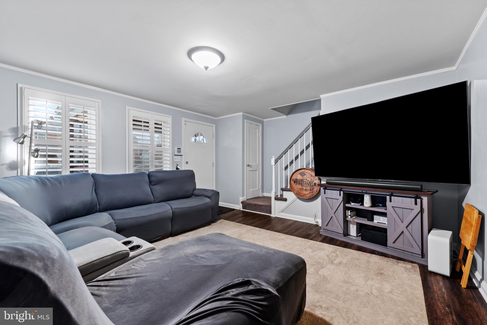 7304 Stratton Way Baltimore, MD 21224 - Photo 7 of 34 Living room with plenty of light