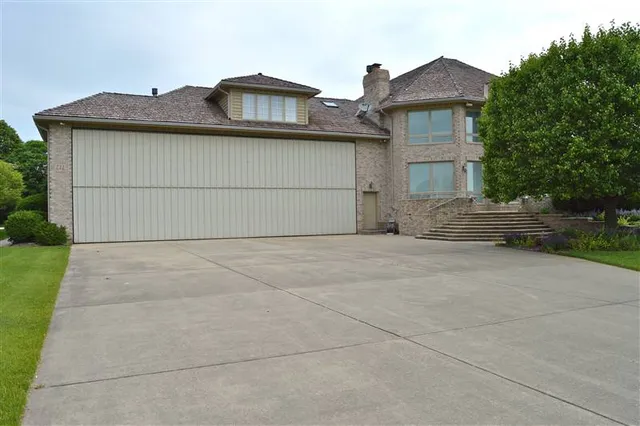 $6,500 | 711 Berkshire Court, Downers Grove, IL 60516