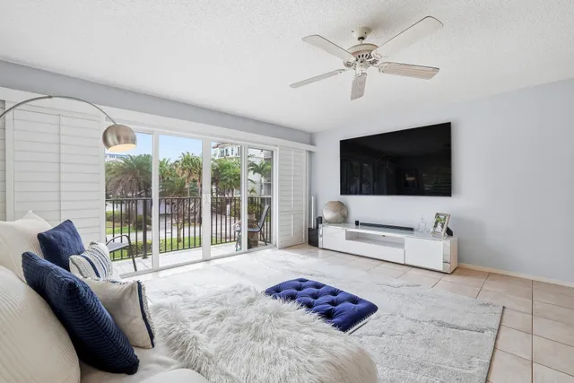 $3,995 | 2049 Southeast 6th Street, Unit F, Deerfield Beach, FL 33441