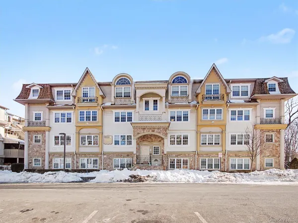 $774,999 | 9 Elm Street, Unit 201, Spring Valley, NY 10977