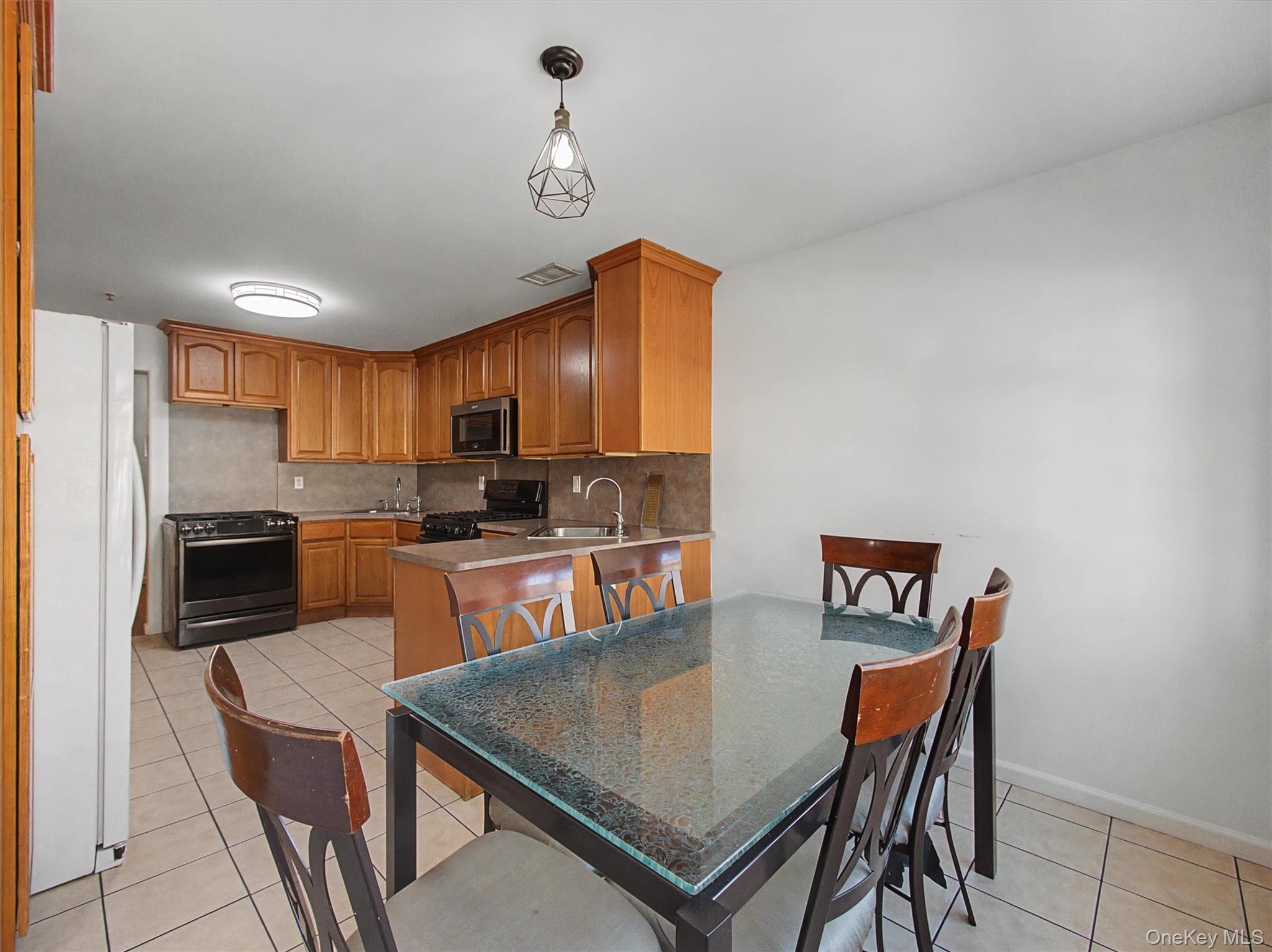 9 Elm Street, Unit 201 Spring Valley, NY 10977 - Photo 13 of 33