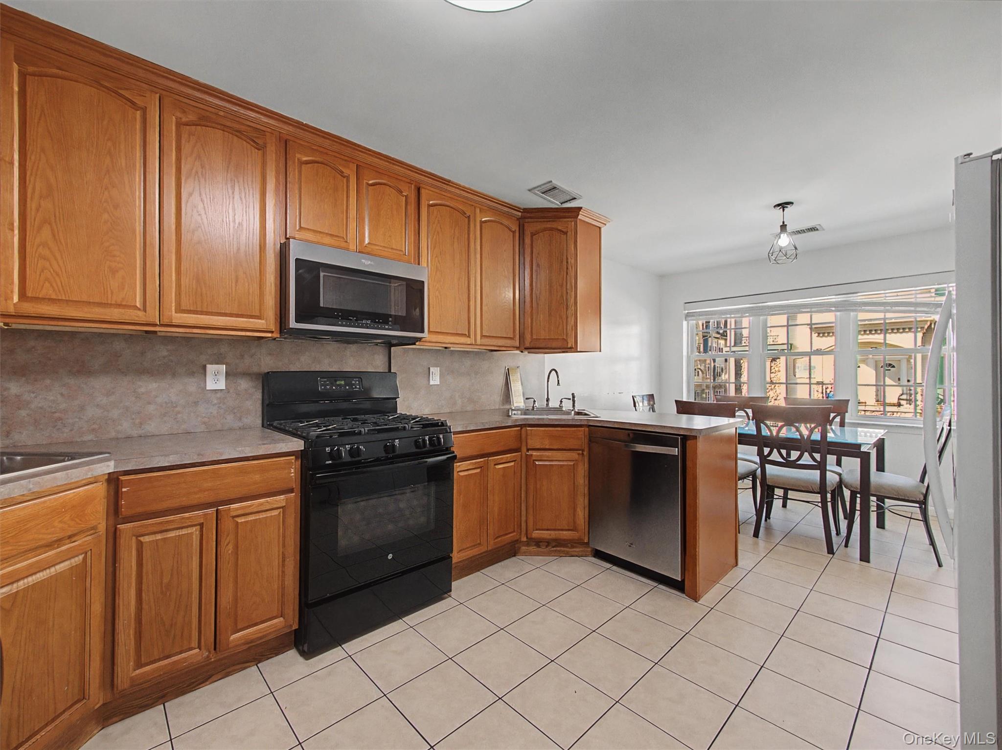 9 Elm Street, Unit 201 Spring Valley, NY 10977 - Photo 10 of 33