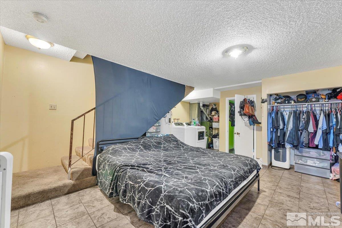 1402 East 9th Street, Unit 11 Reno, NV 89512 - Photo 17 of 25 a bed sitting in a room next to a lamp