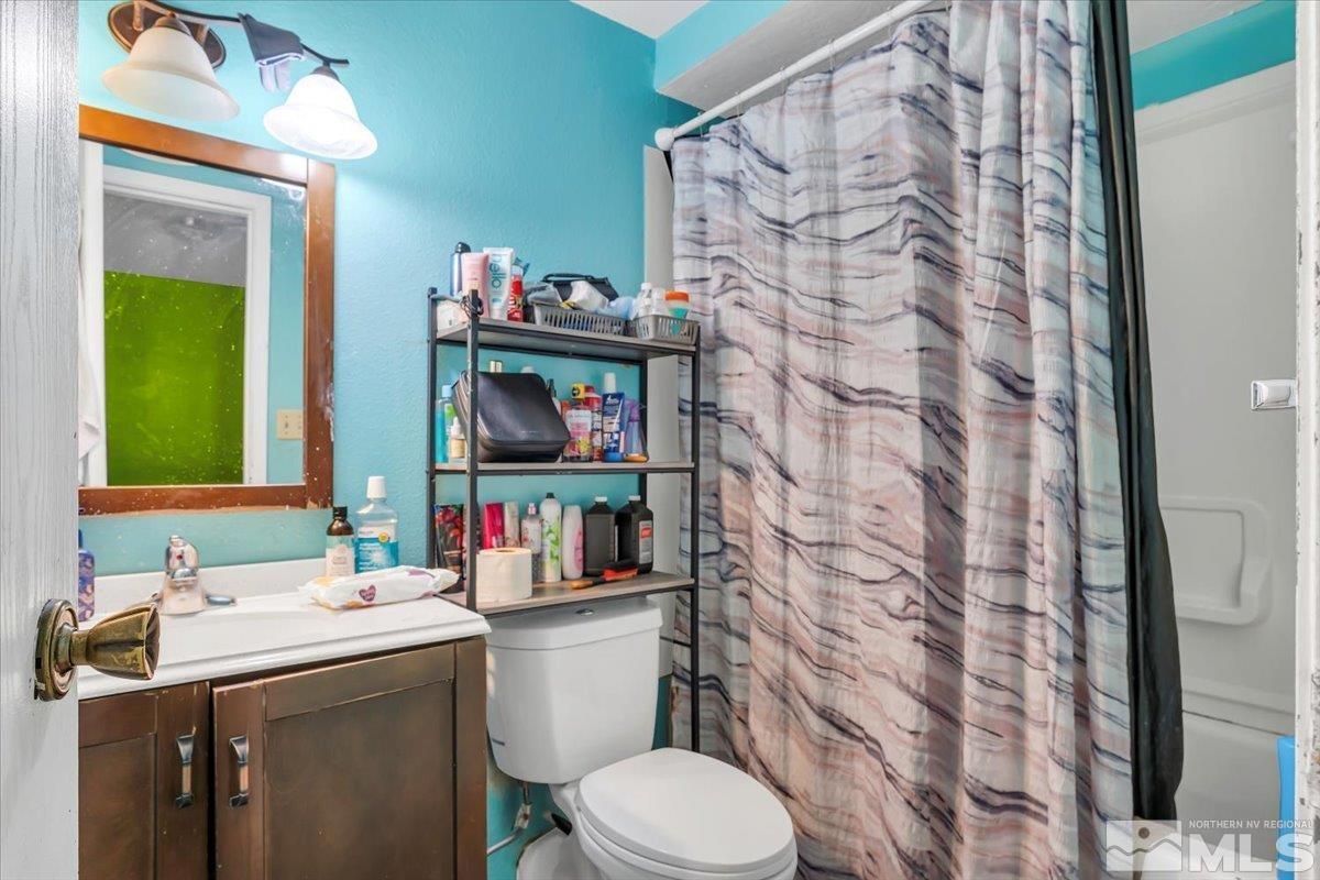 1402 East 9th Street, Unit 11 Reno, NV 89512 - Photo 20 of 25 a bathroom with a sink toilet and shower