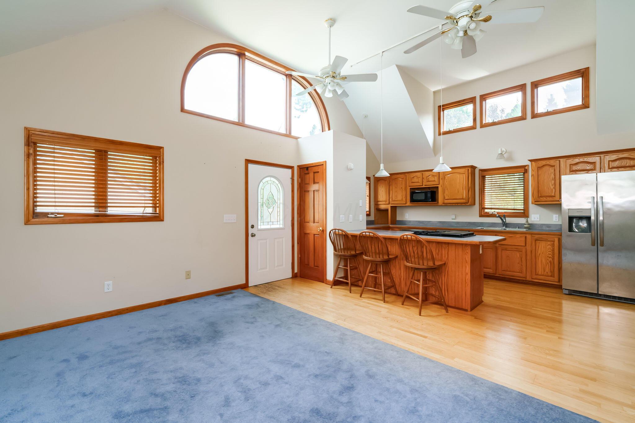 908 Vernon Road Columbus, OH 43209 - Photo 13 of 36 Fam/Kitchen