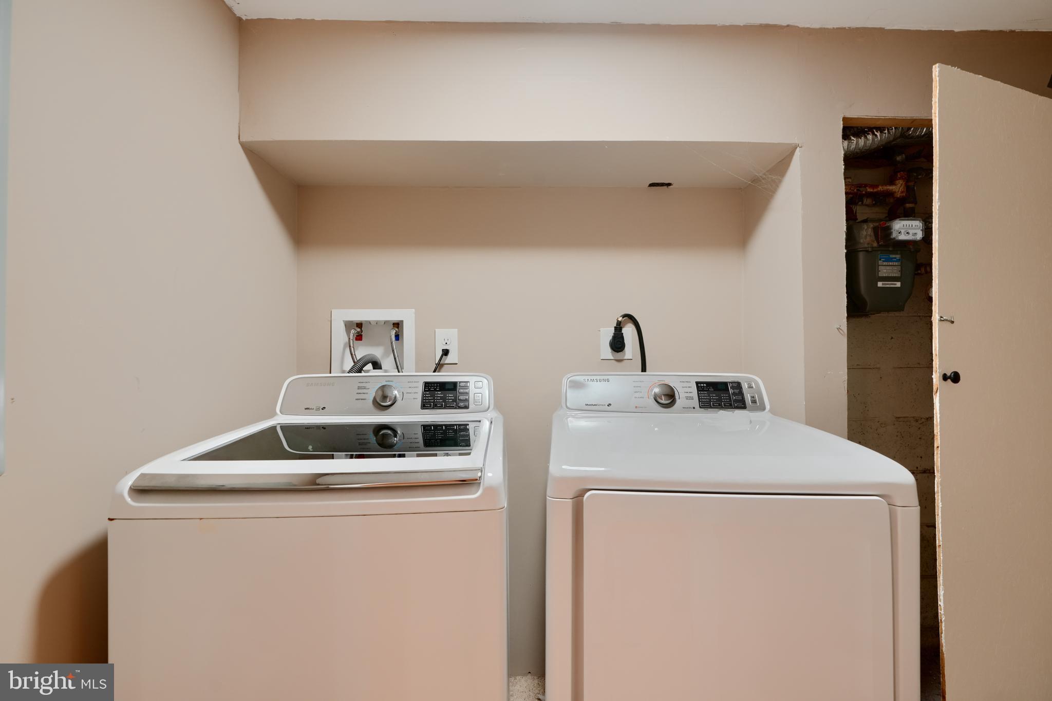 8037 North Boundary Road Dundalk, MD 21222 - Photo 29 of 36 a utility room with dryer and washer