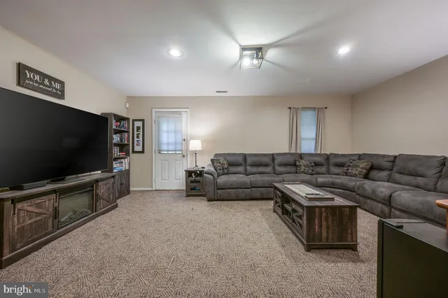 $340,000 | 42 Denny Circle, Newark, DE 19702