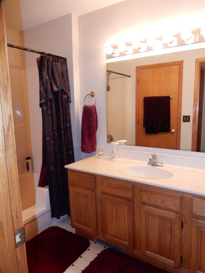 3945 Spring Street Northeast Solon, IA 52333 - Photo 12 of 25 Gallery Image 12