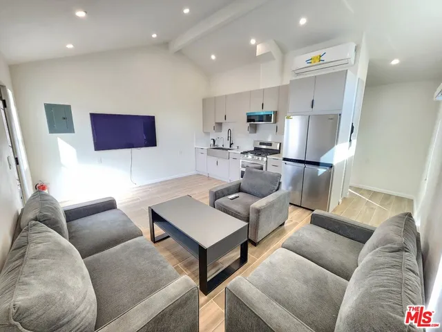 $2,250 | 3333 Thelma Street, Glendale, CA 91214