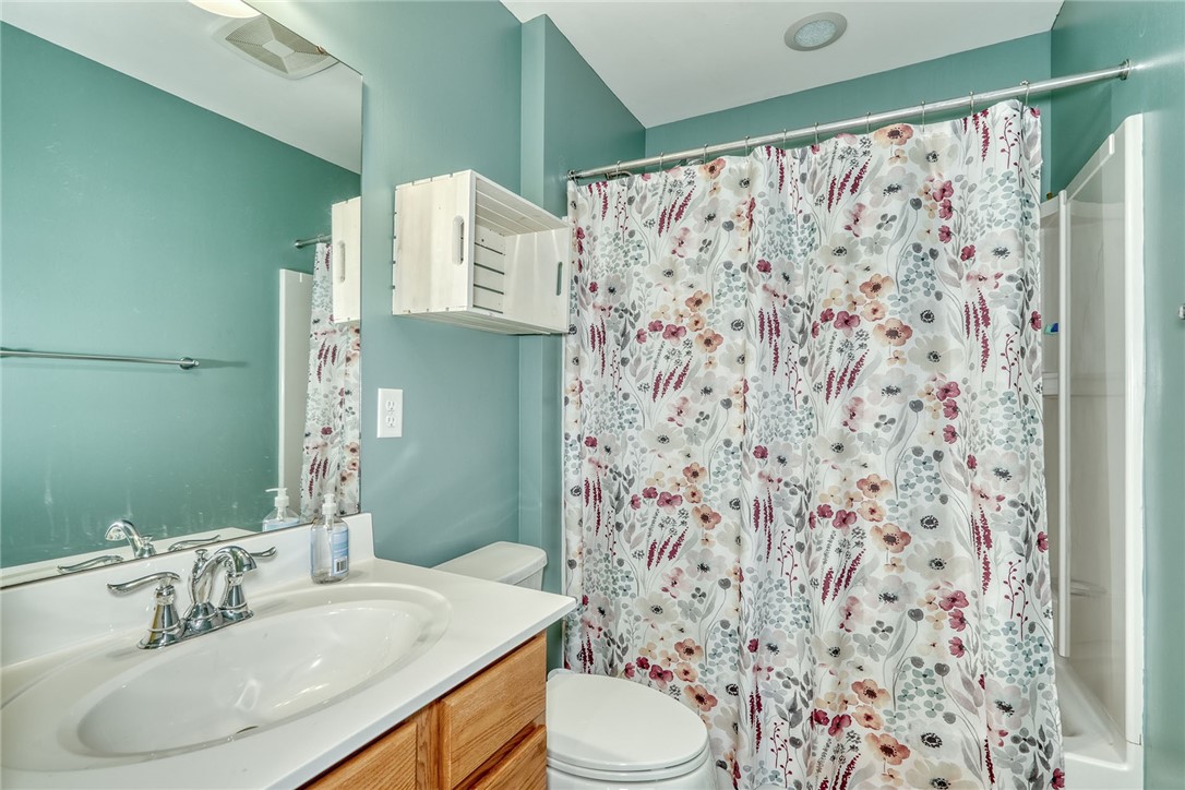 32 Ashlyn Rise Penfield, NY 14450 - Photo 36 of 50 2nd floor full bathroom.