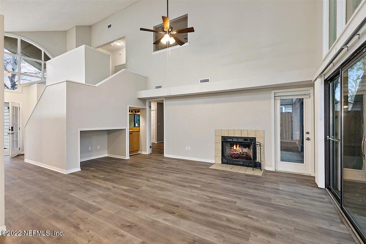06-Living Room