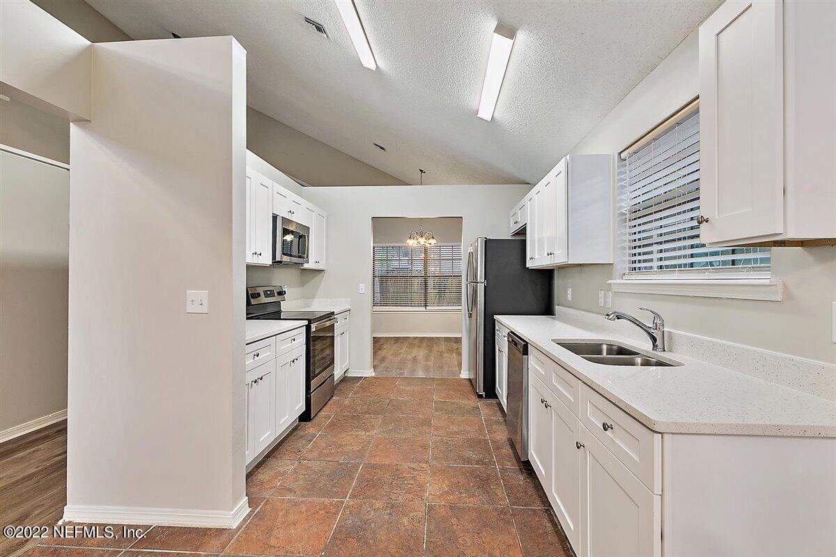 5452 Fort Caroline Road Jacksonville, FL 32277 - Photo 8 of 19 08-Kitchen